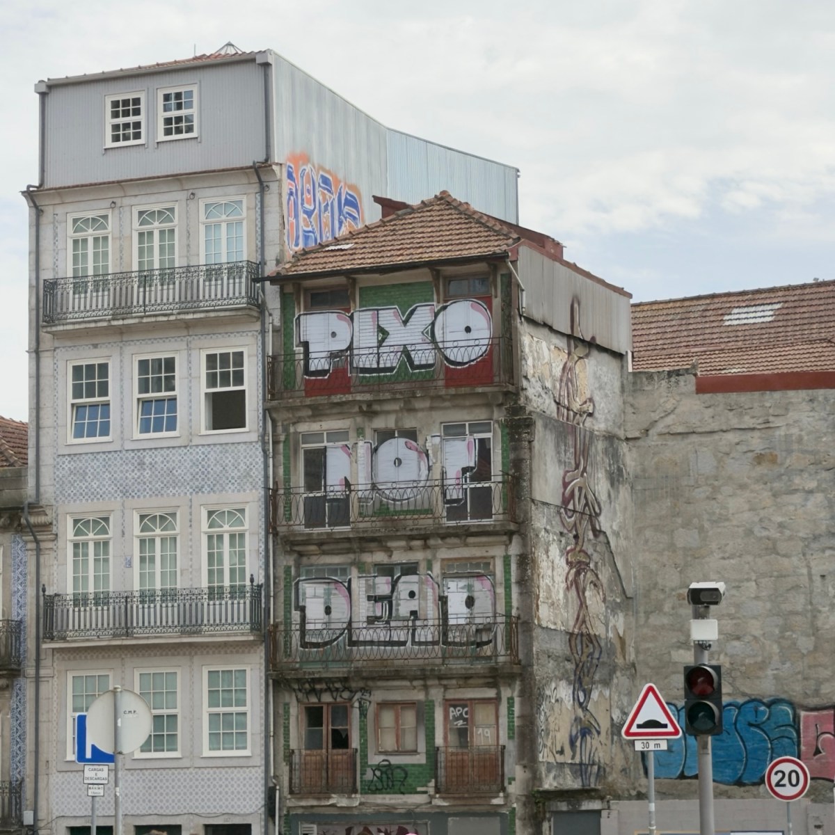 “Pixo Not Dead” –&nbsp;Porto