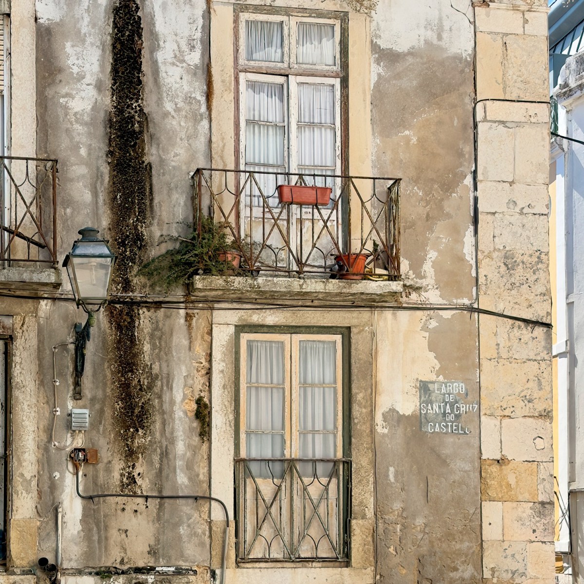 “Largo de Santa Cruz do Castelo” –&nbsp;Lisboa