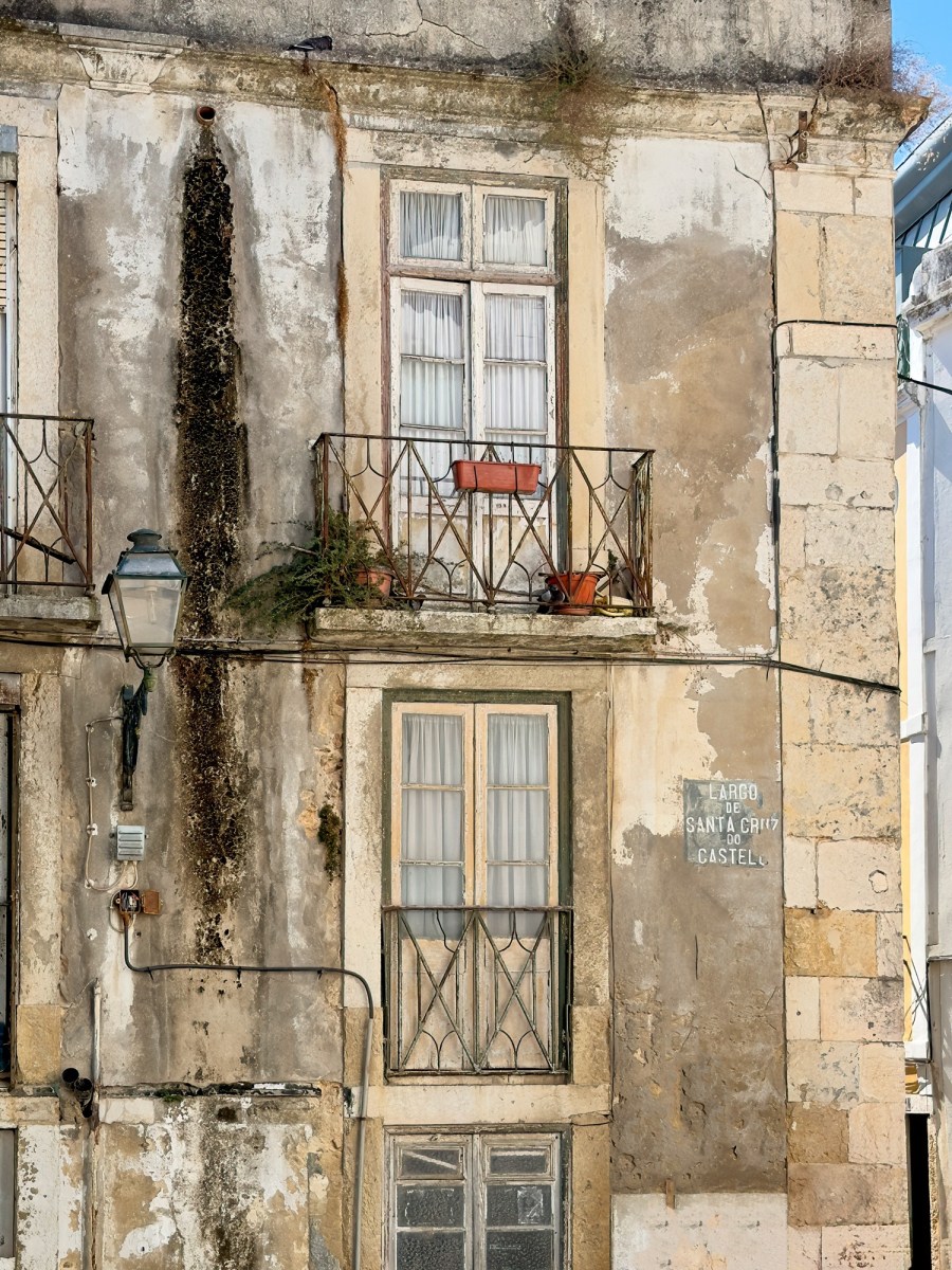 “Largo de Santa Cruz do Castelo” –&nbsp;Lisboa